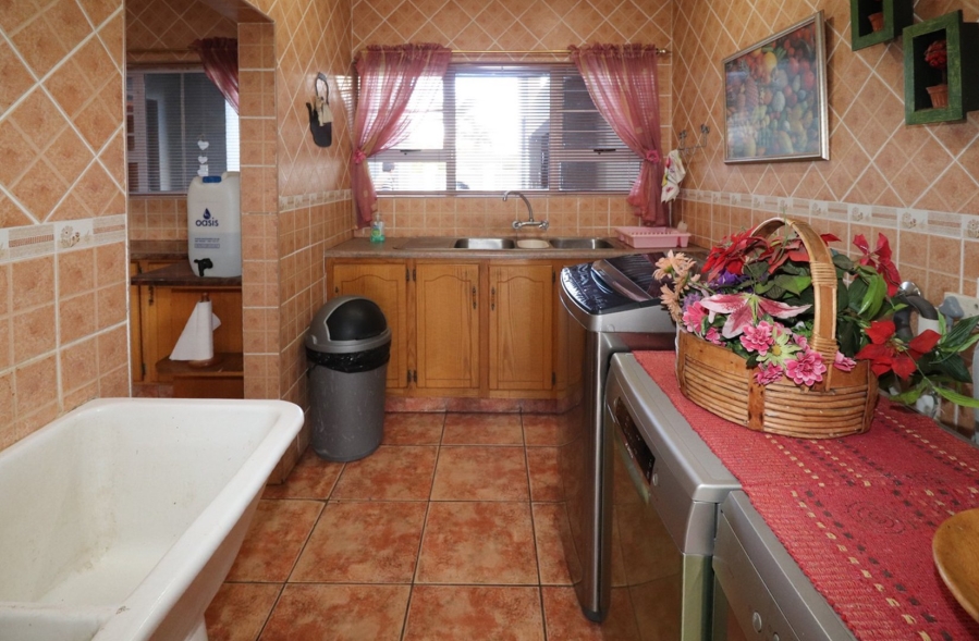5 Bedroom Property for Sale in Wilkoppies North West